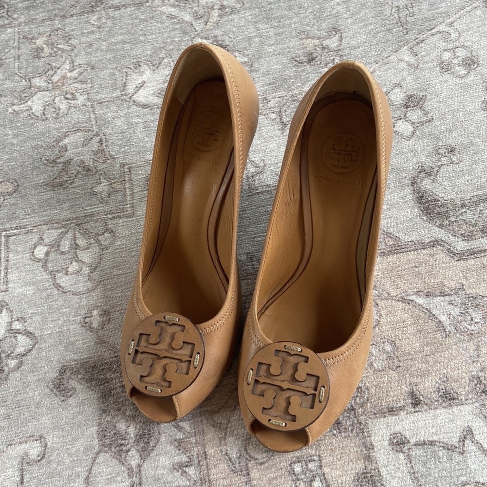 Gorgeous Tory Burch wedges